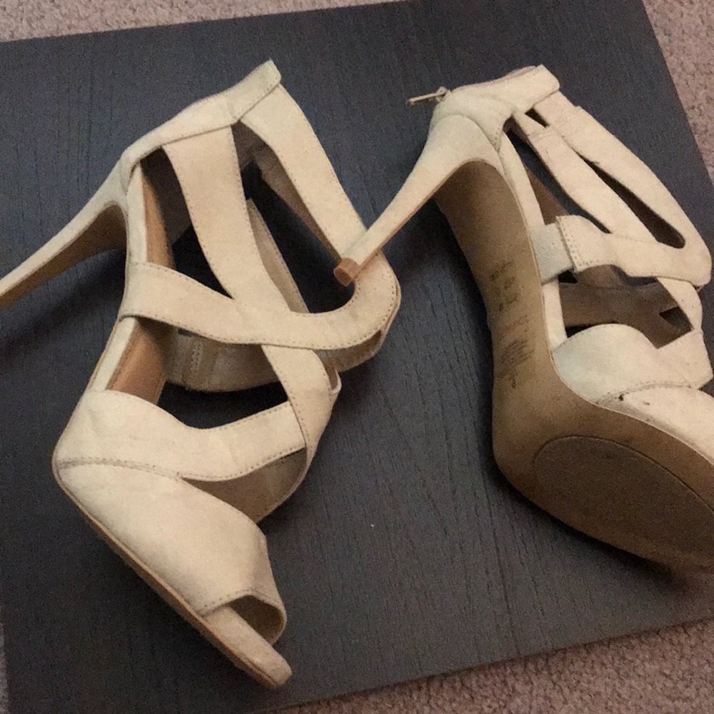 Heels - Picture 2 of 3